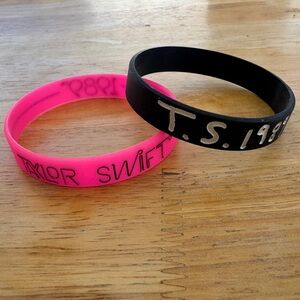 Taylor Swift 1989 Tour VIP Rubber Wristbands (Set of 2)
